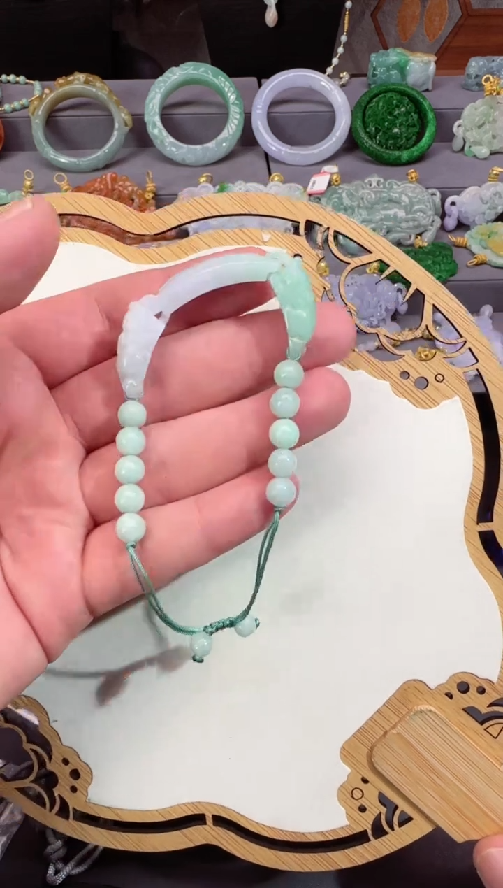 【闪购商品】翡翠颈饰未镶嵌牌子