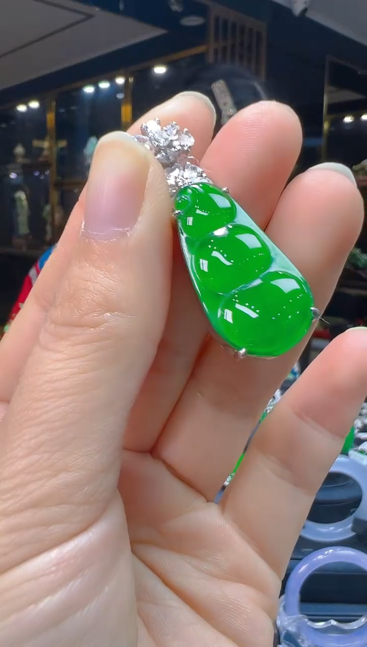 吊坠(赠链)银S925镶嵌翡翠083(多样性发货发其一)