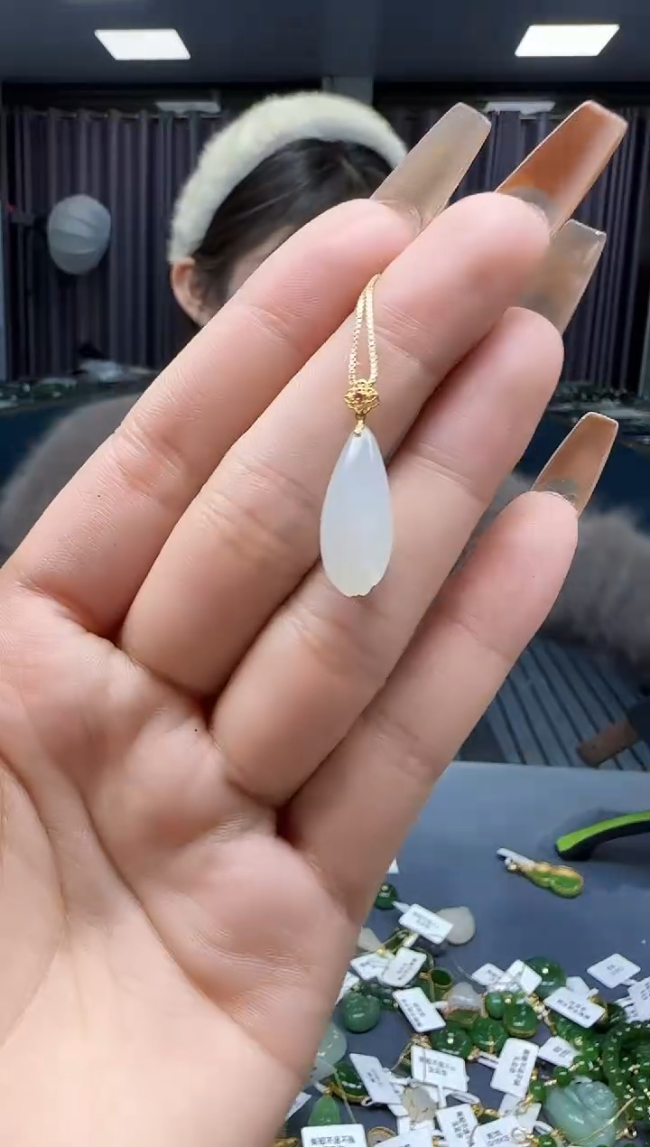 【闪购商品】和田玉挂件18K金镶嵌不含链