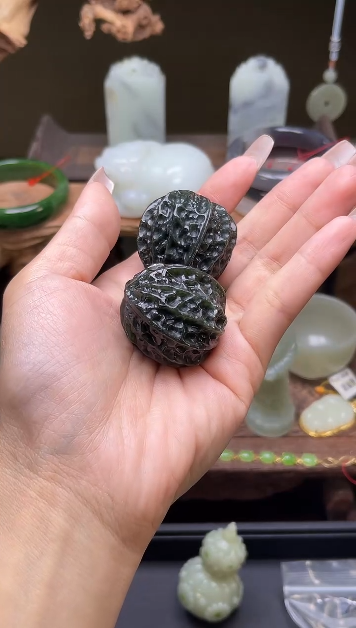 【闪购商品】和田玉手把件未镶嵌青海黑青核桃一对 9003808