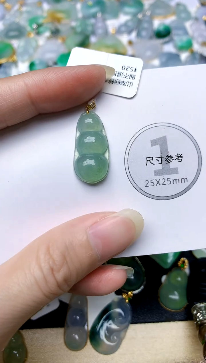 颈饰18K金镶嵌翡翠天然A货翡翠