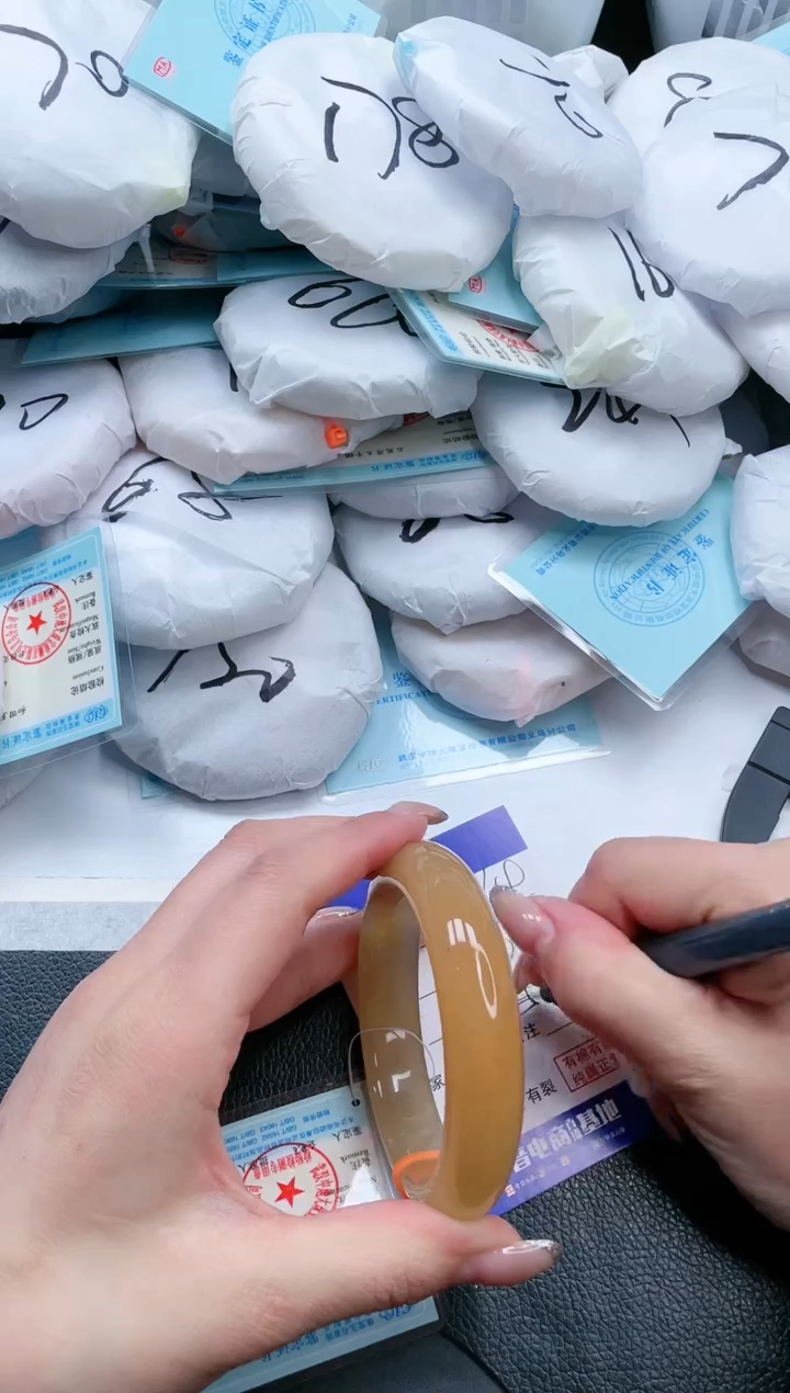 【闪购商品】石英质玉手镯未镶嵌14V349-59