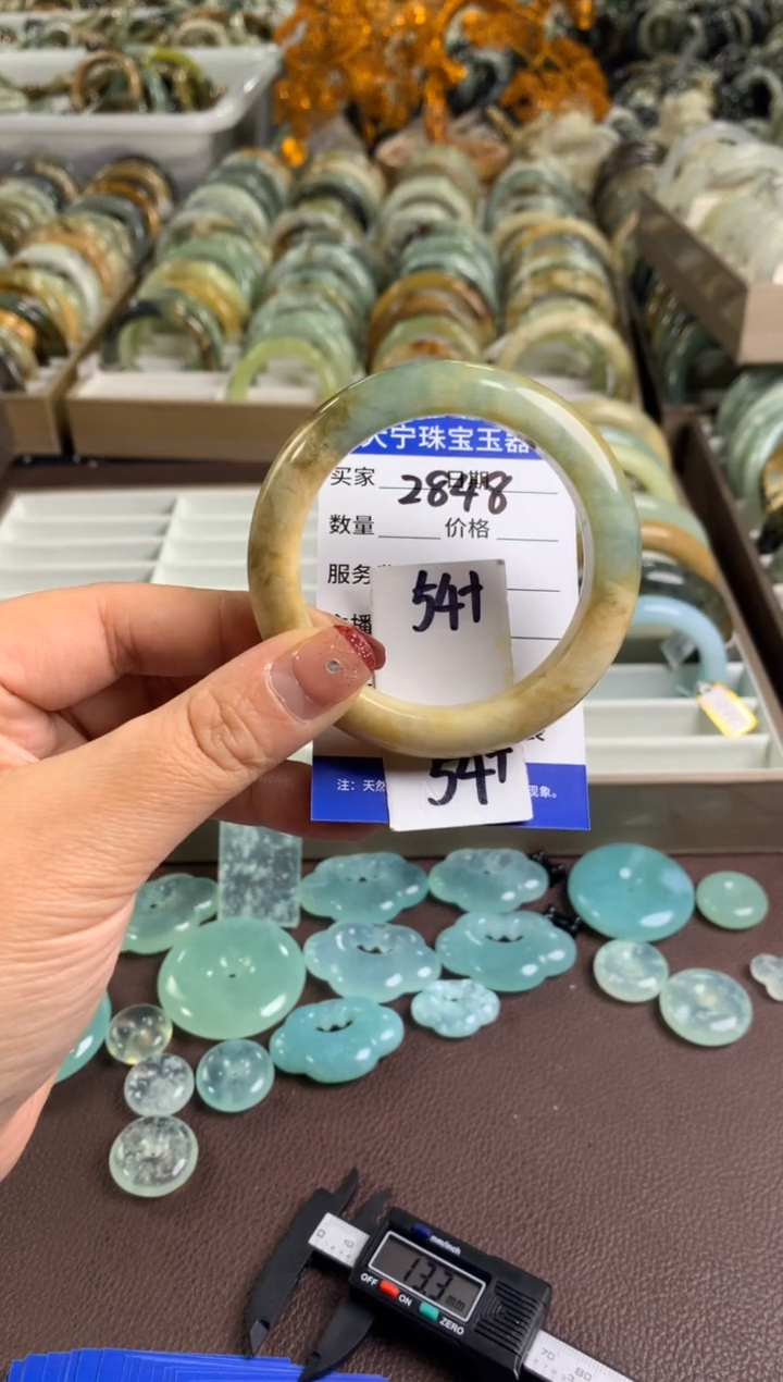 【闪购商品】蛇纹石玉手镯未镶嵌2848