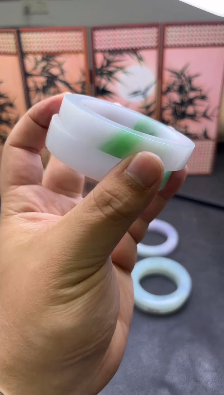 未镶嵌手镯定制翡翠栗*多样性