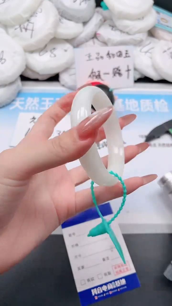 未镶嵌手镯和田玉30W30-60