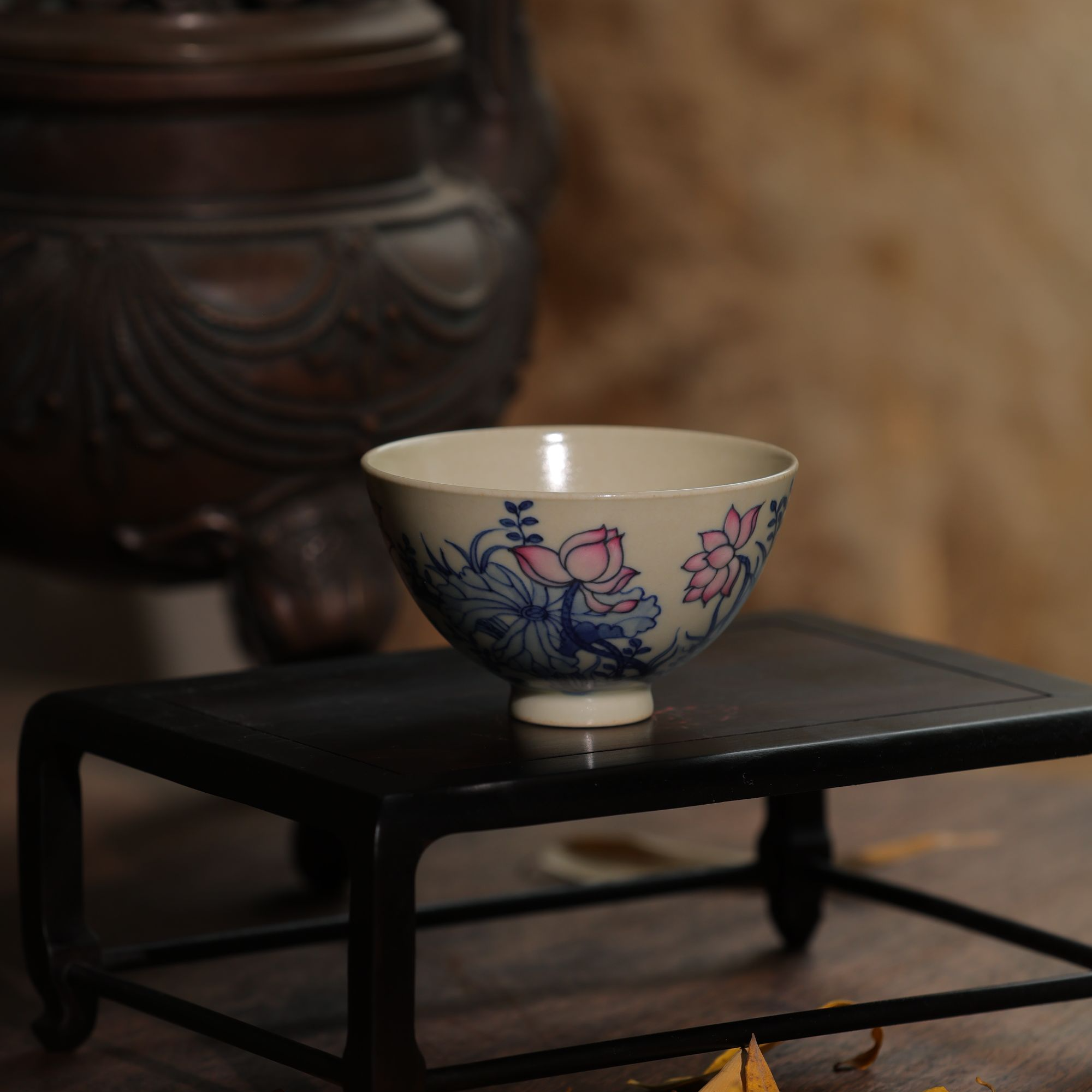 景德镇高温纯手工手绘青花荷花园鸡心杯