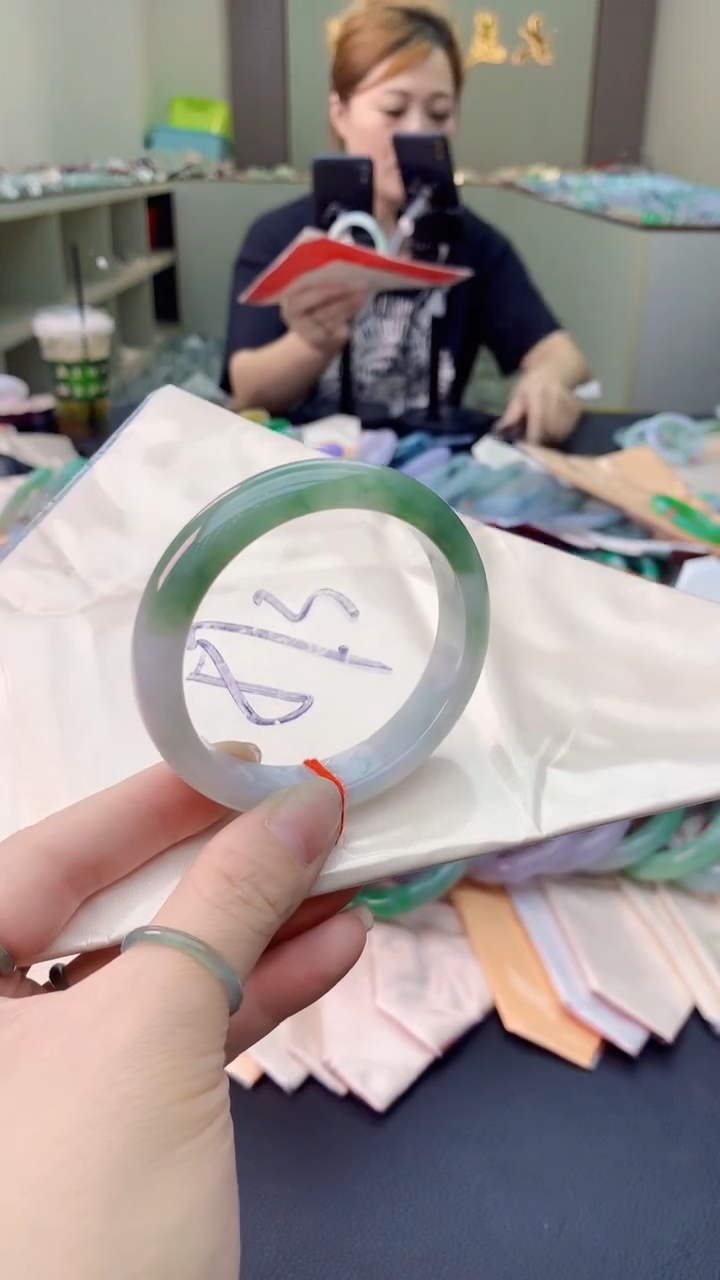 翡翠手镯未镶嵌1053082310