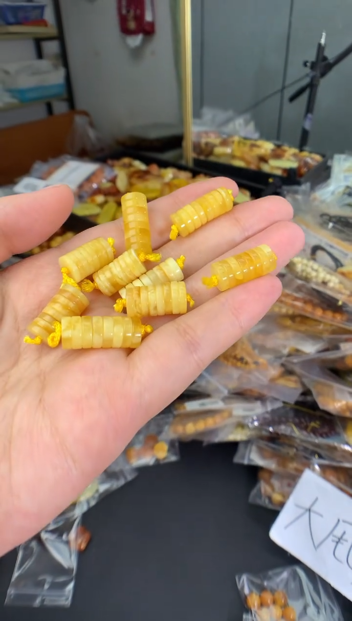 蜜蜡未镶嵌珠宝奇石多样性发一件