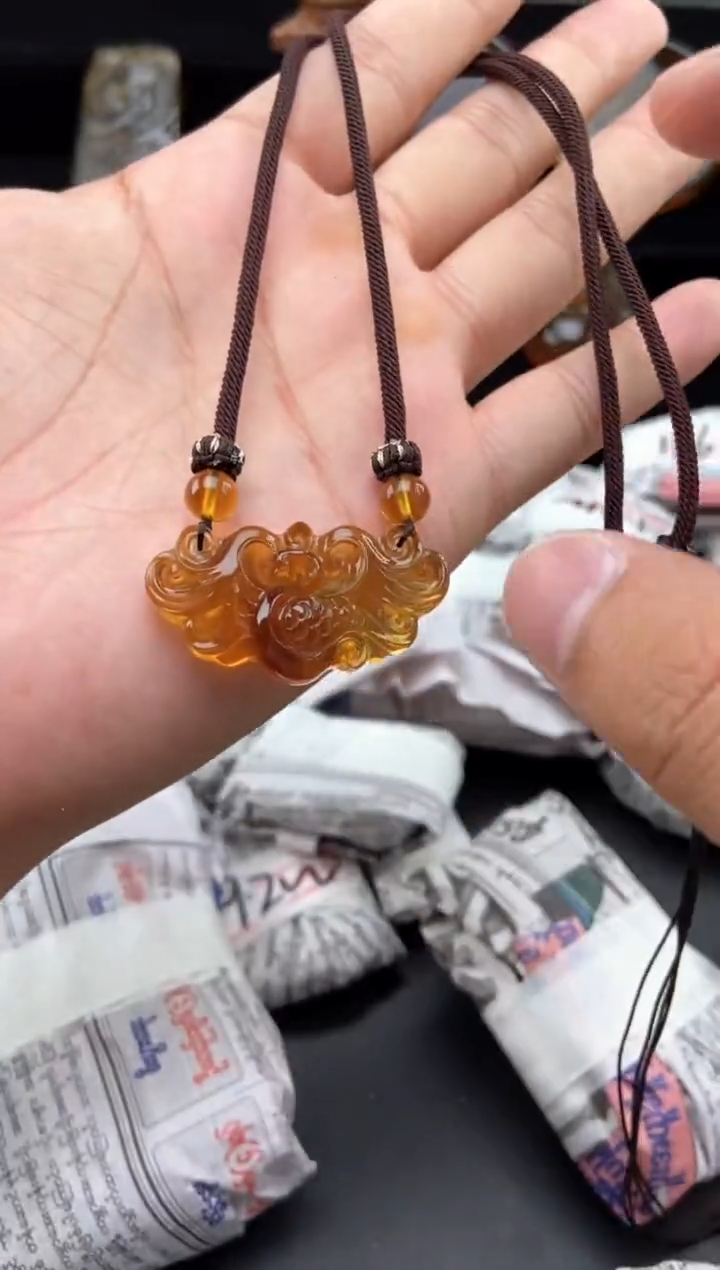 琥珀颈饰未镶嵌金棕珀凤凰锁骨链