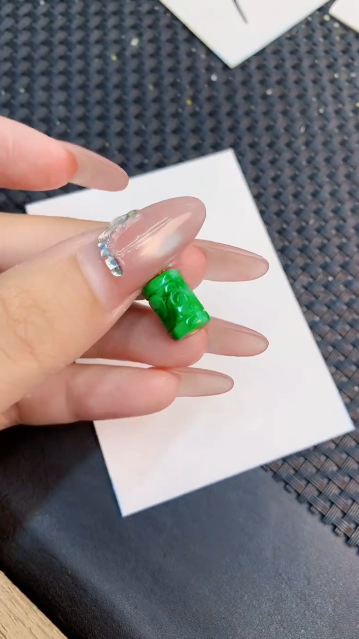 翡翠18K金镶嵌吊坠(不含链)1