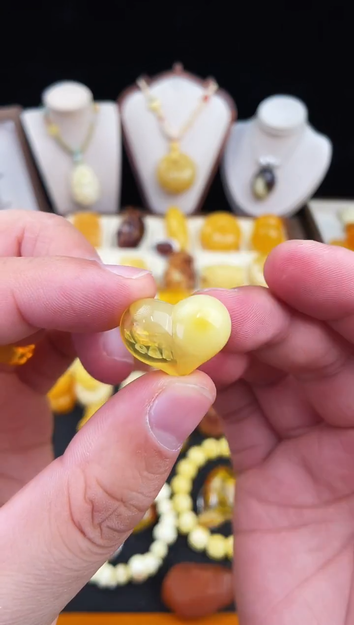 琥珀未镶嵌珠宝奇石柒月