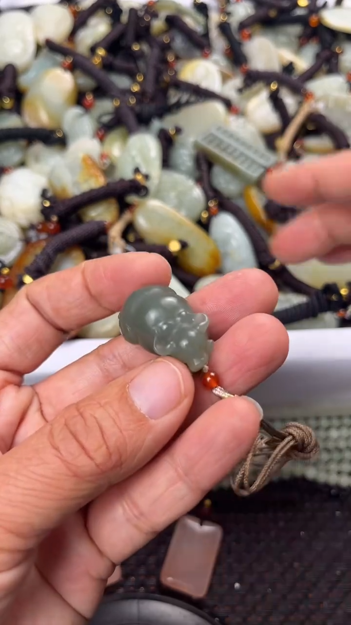 【闪购商品】和田玉颈饰未镶嵌多样性发货没有证书拍一发一有瑕