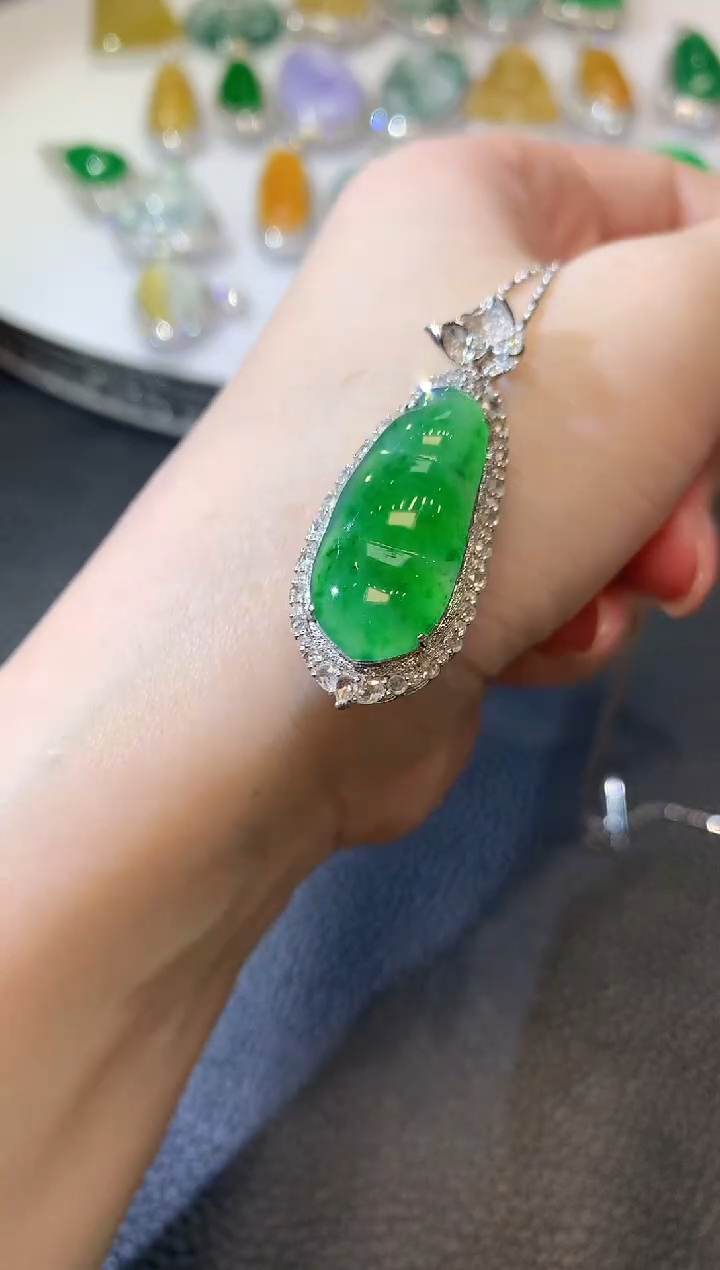 【闪购商品】翡翠吊坠(不含链)18K金镶嵌C13 