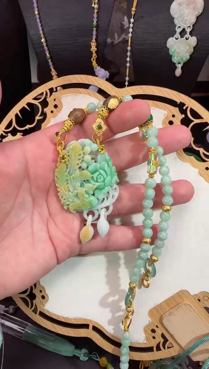 【闪购商品】翡翠颈饰未镶嵌牌子