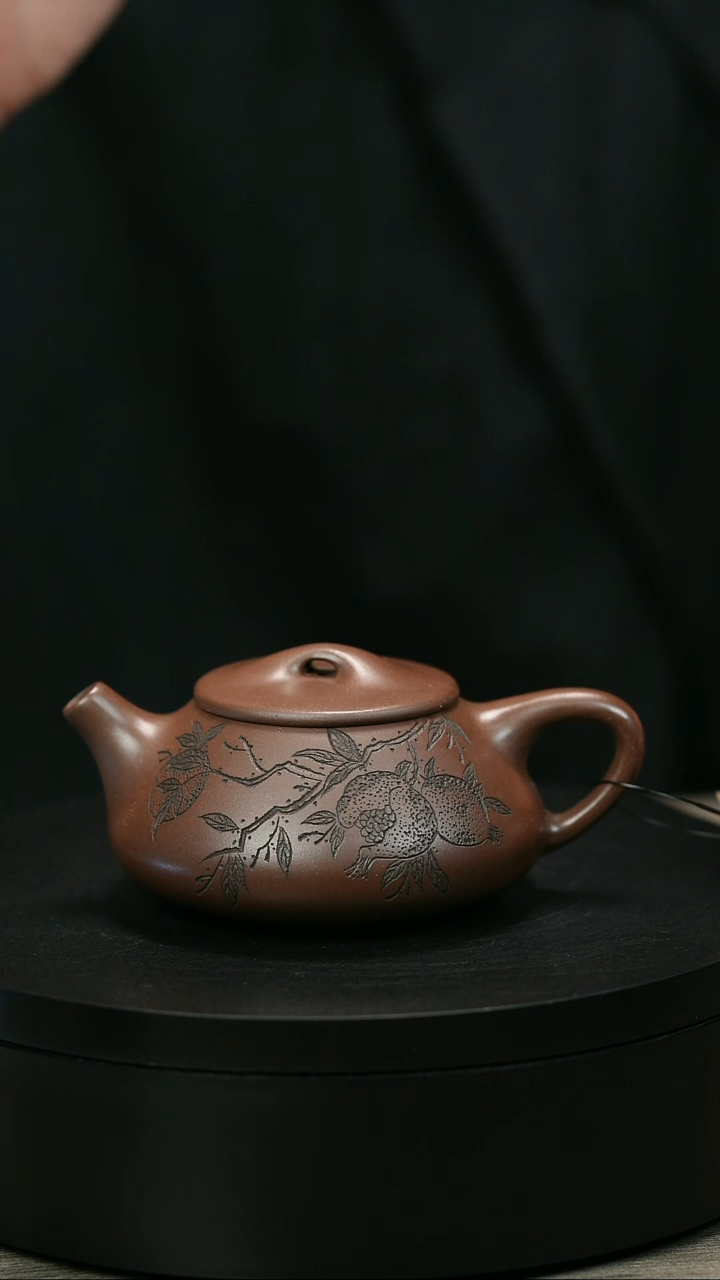 茶壶紫砂淮**衣H2106赵信军石榴石瓢