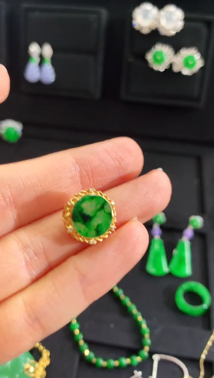 【闪购商品】翡翠吊坠(不含链)18K金镶嵌吊坠