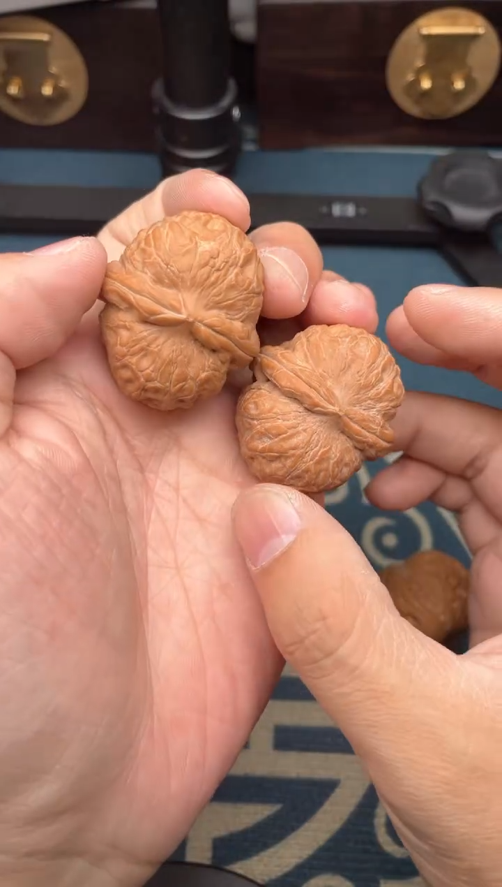 文玩核桃吊坠元宝全品保35