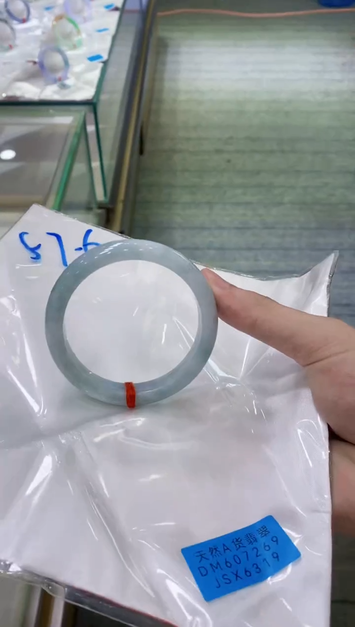 【闪购商品】翡翠手镯未镶嵌             