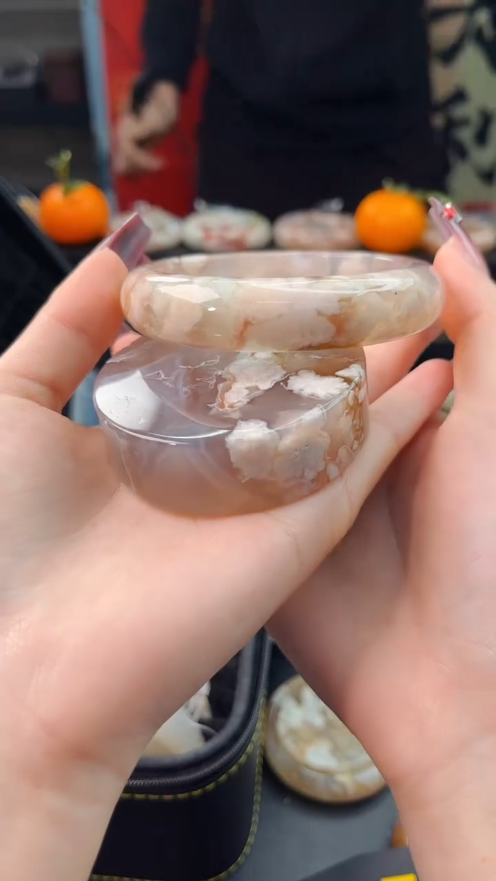 【闪购商品】石英质玉手镯未镶嵌赠送镯心（62圈口）