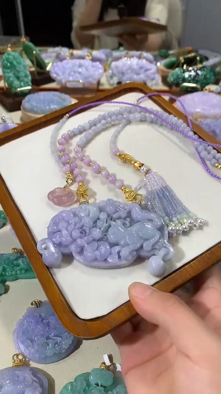 颈饰未镶嵌翡翠吊坠