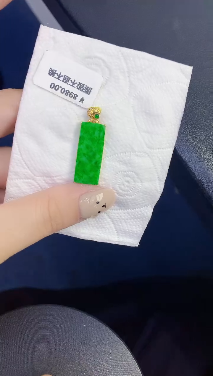 颈饰18K金镶嵌翡翠缅甸天然翡翠A货