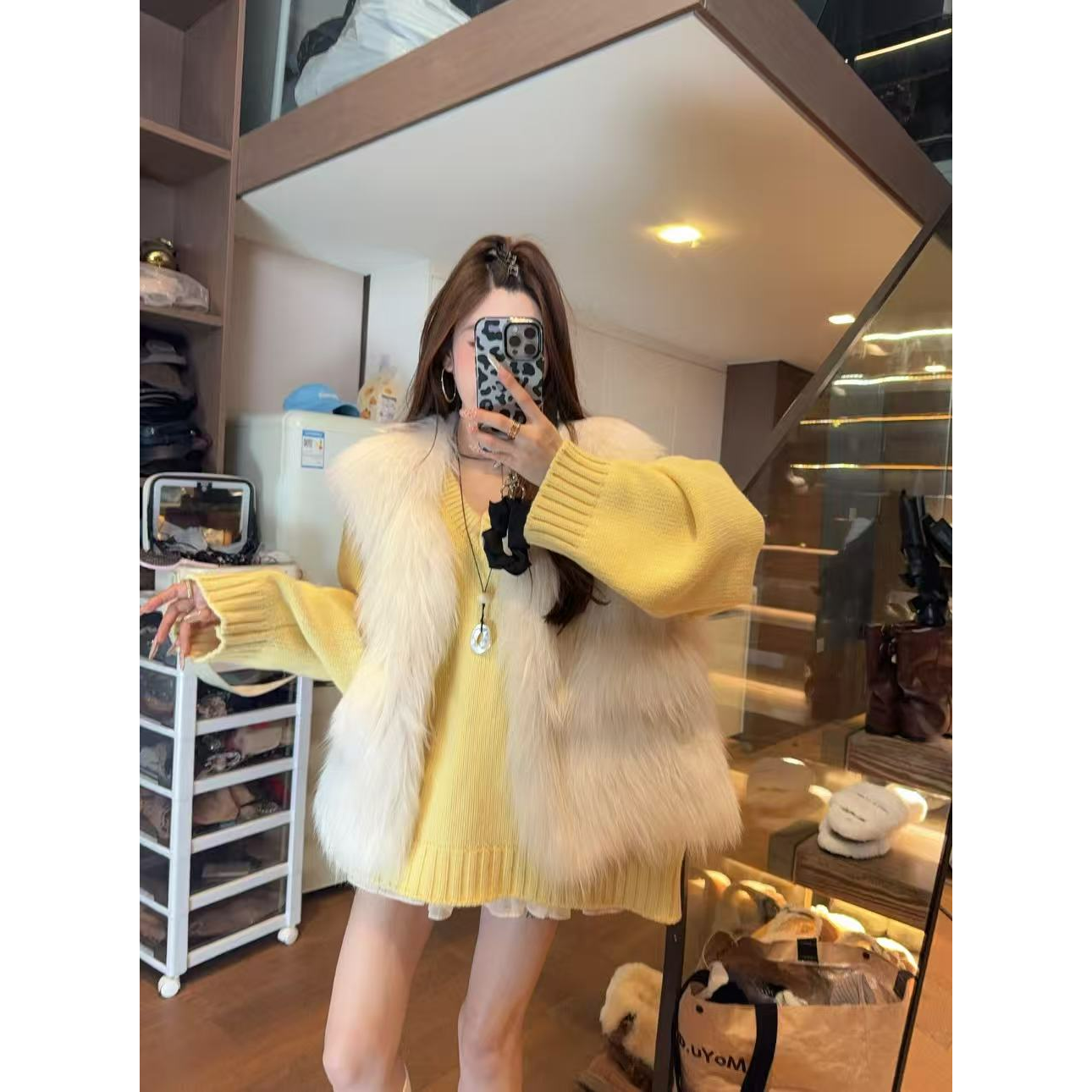 米娜家白色貉子毛草草马甲