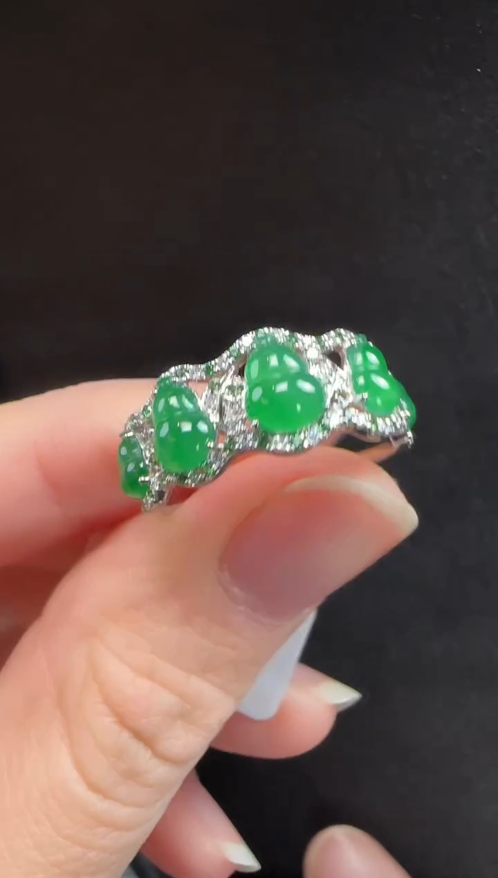 18K金镶嵌戒指翡翠422葫芦一个