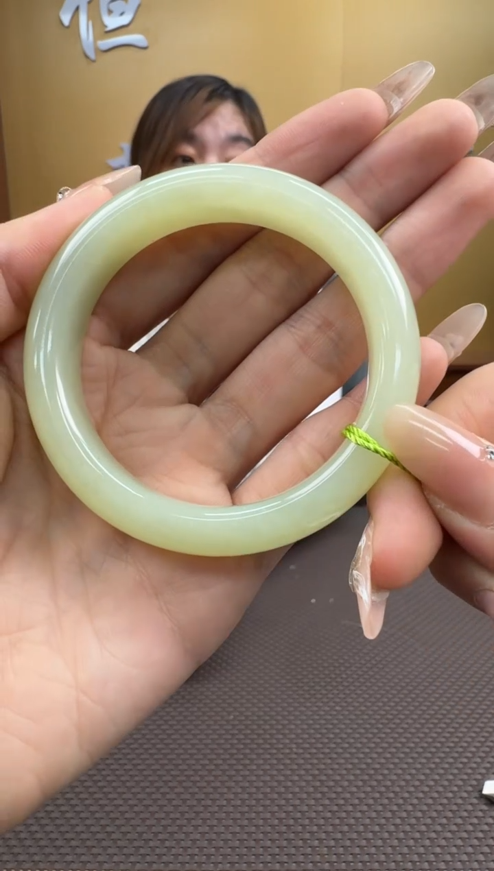 【闪购商品】和田玉手镯未镶嵌52