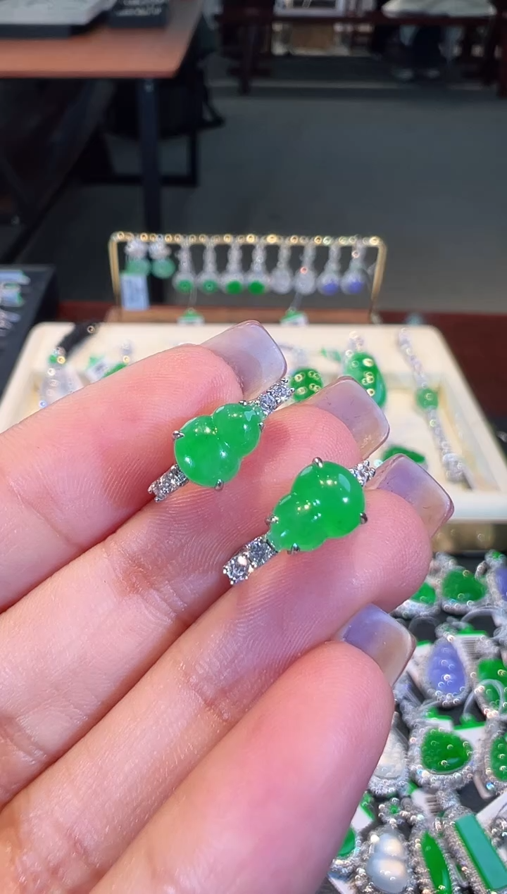 【闪购商品】翡翠耳饰18K金镶嵌翡翠