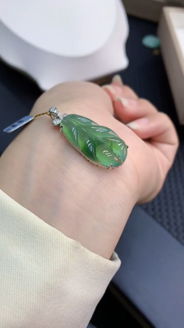 【闪购商品】翡翠颈饰18K金镶嵌            8