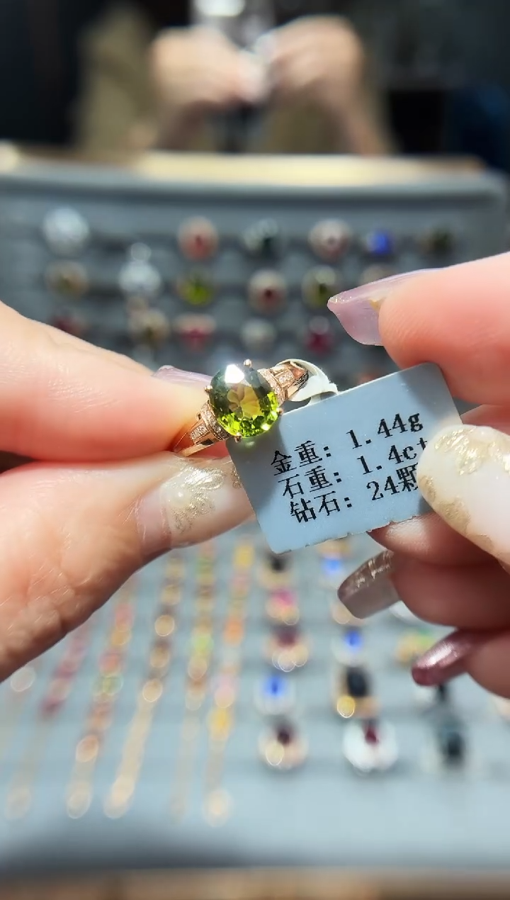 18K金镶嵌戒指碧玺1.4..