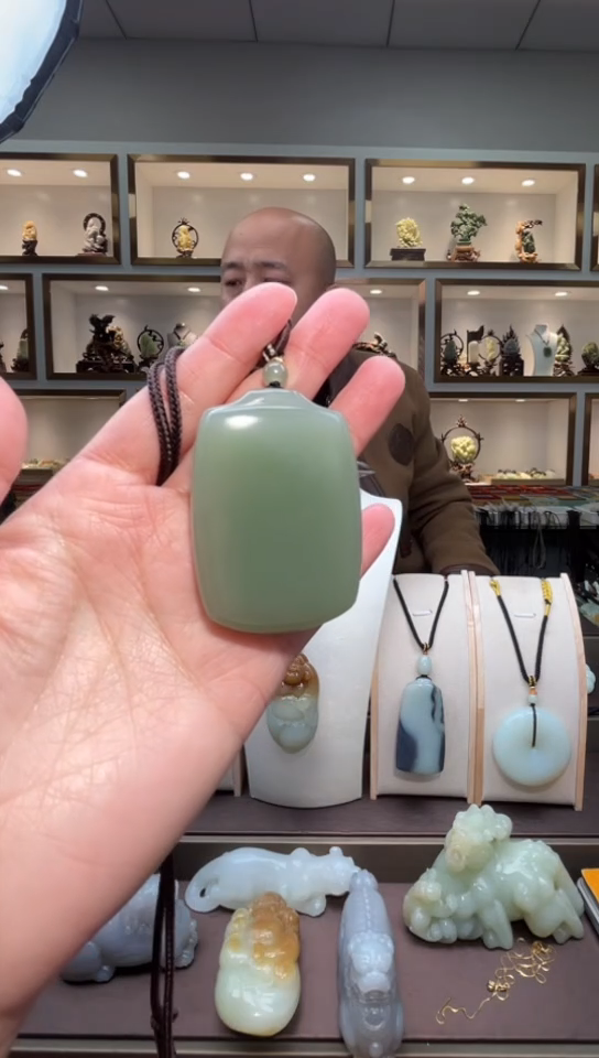 颈饰未镶嵌和田玉苏