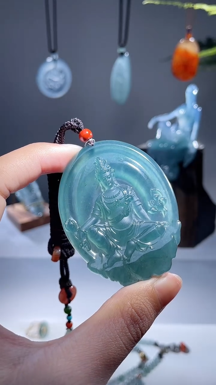 颈饰未镶嵌翡翠观音