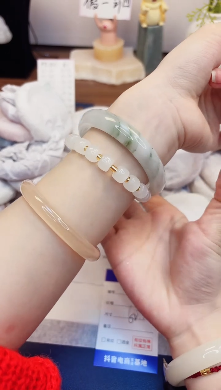 【闪购商品】石英质玉手镯未镶嵌25-天山翠-圈口62