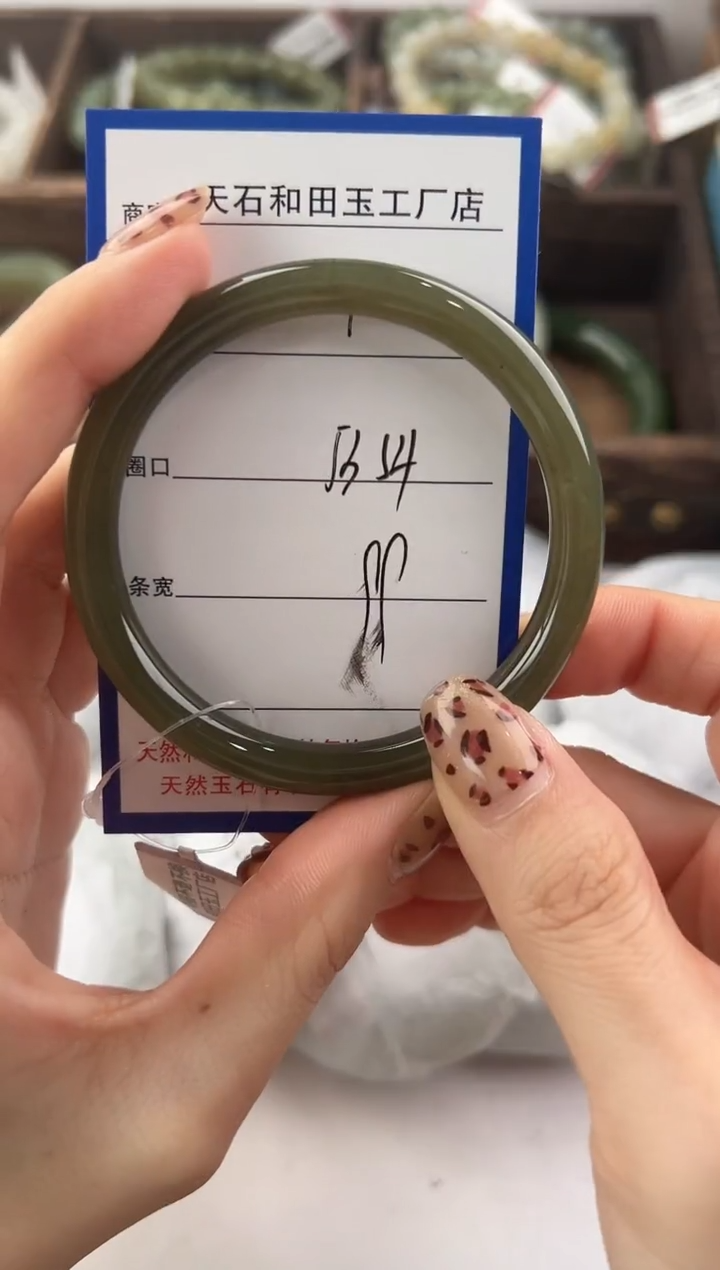 未镶嵌手镯和田玉1颜色微差无瑕疵