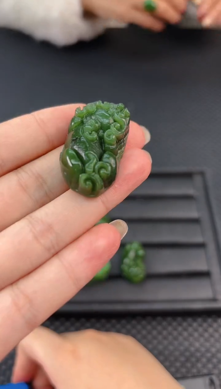 颈饰未镶嵌和田玉（碧玉）貔貅一个 多样性发其一 36*20*11