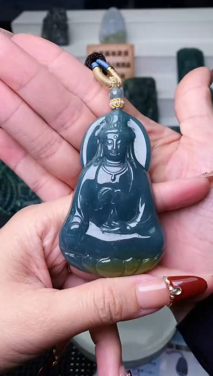 颈饰未镶嵌翡翠 