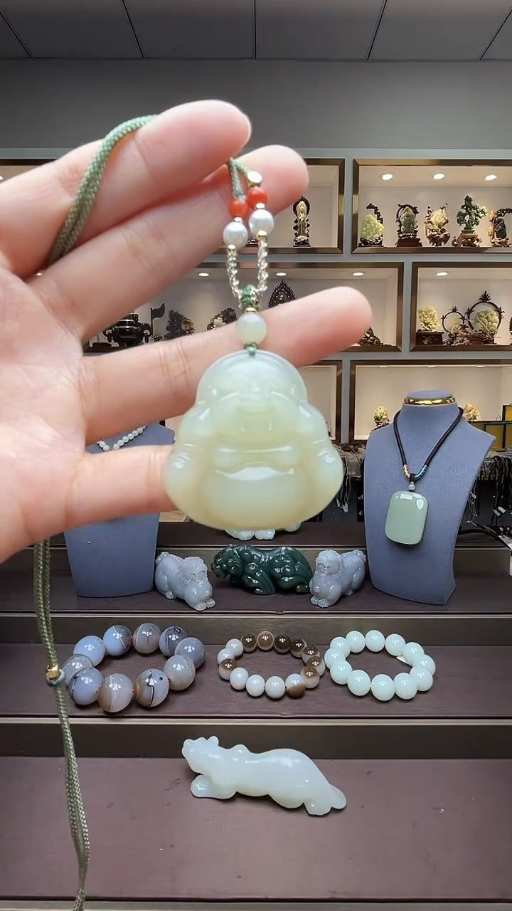 和田玉未镶嵌颈饰苏