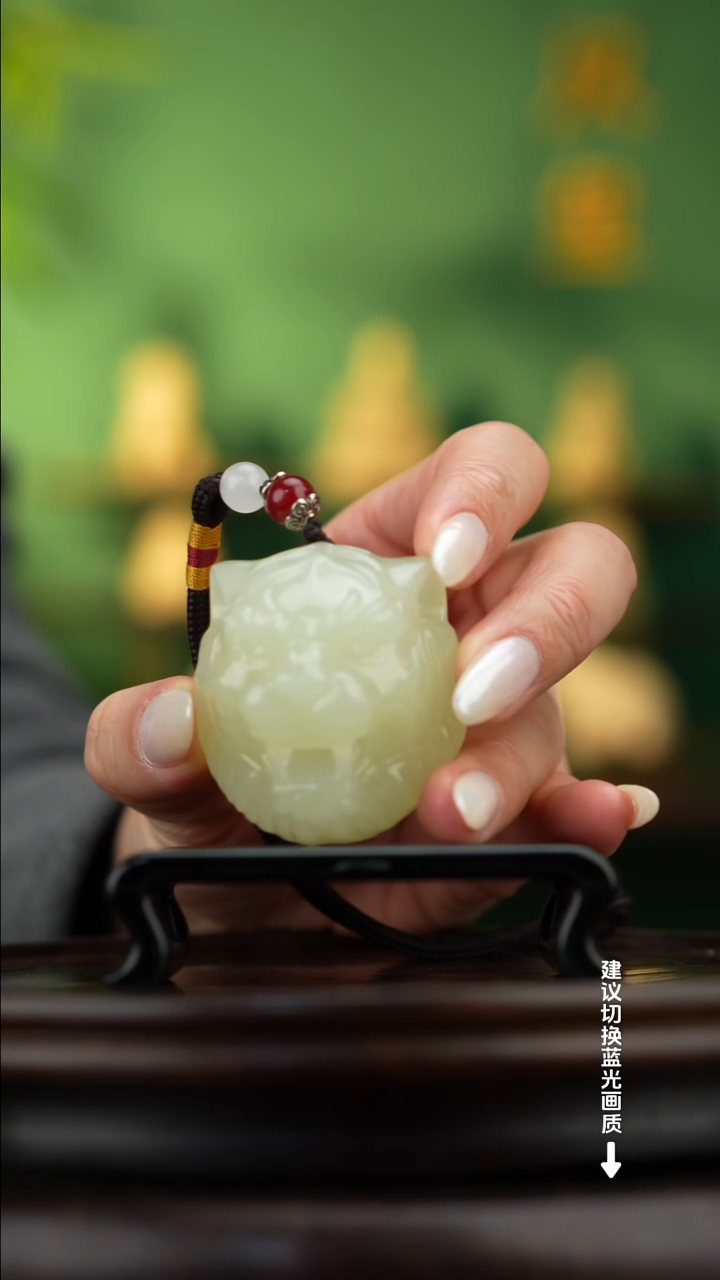 玉【虎虎胜威】天然玉手把件