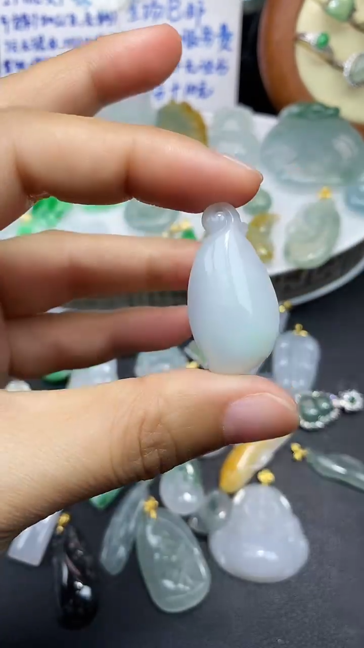 颈饰未镶嵌翡翠吊坠