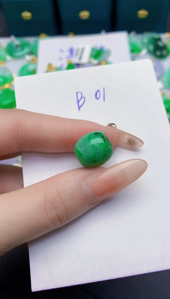 颈饰未镶嵌翡翠缅甸天然翡翠A货