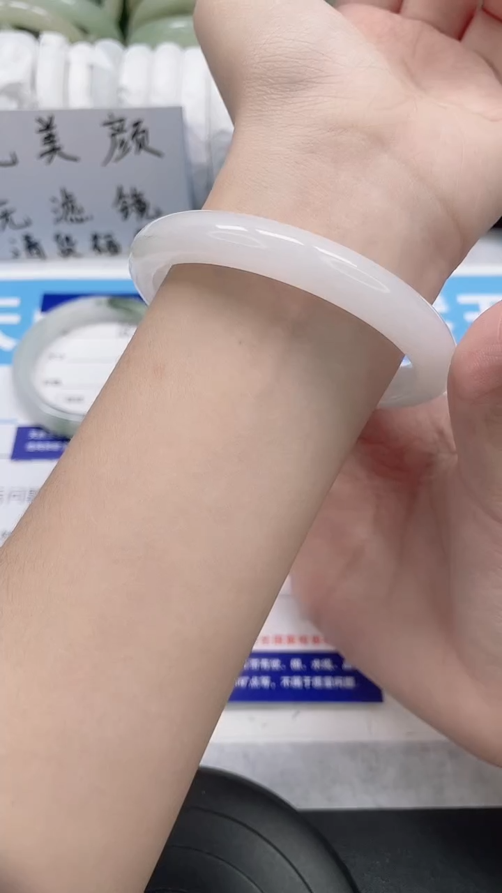 未镶嵌手镯石英质玉126-60/61