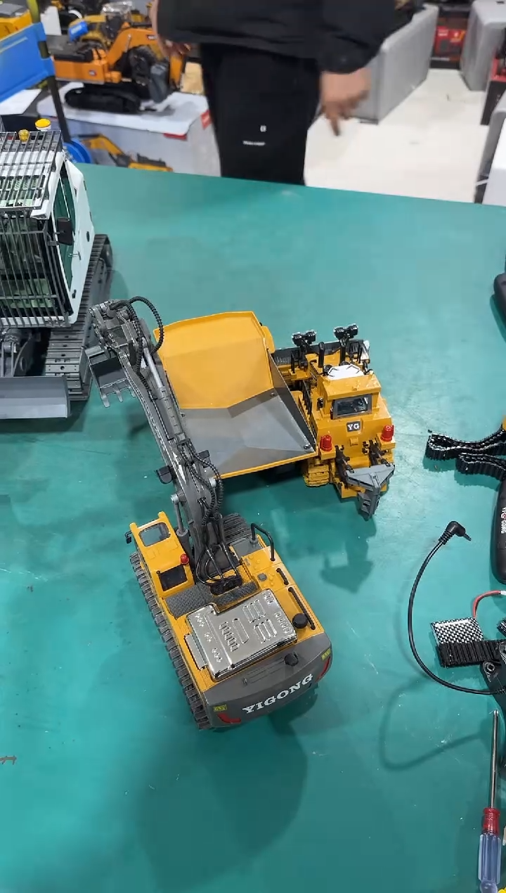 亿工258C挖掘机258E自卸车258F推土车三件套