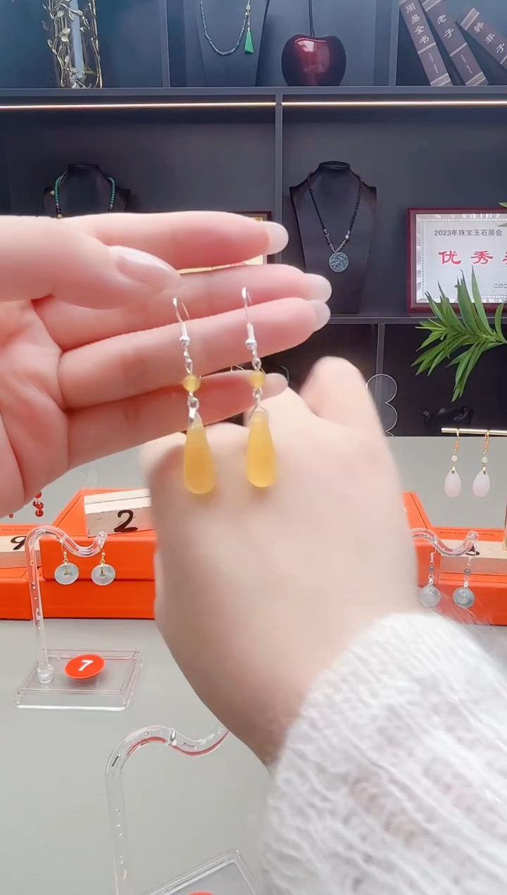 未镶嵌耳钉玛瑙/玉髓黄水滴耳饰