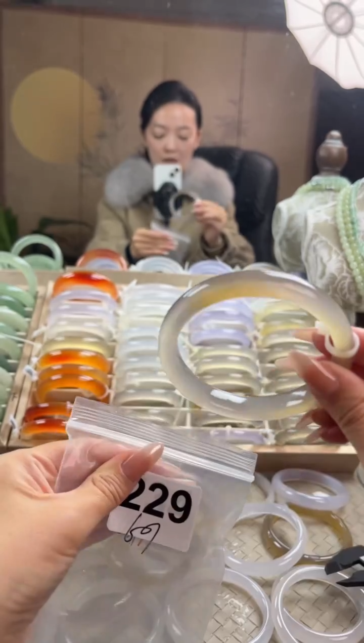 手镯玛瑙/玉髓未镶嵌229