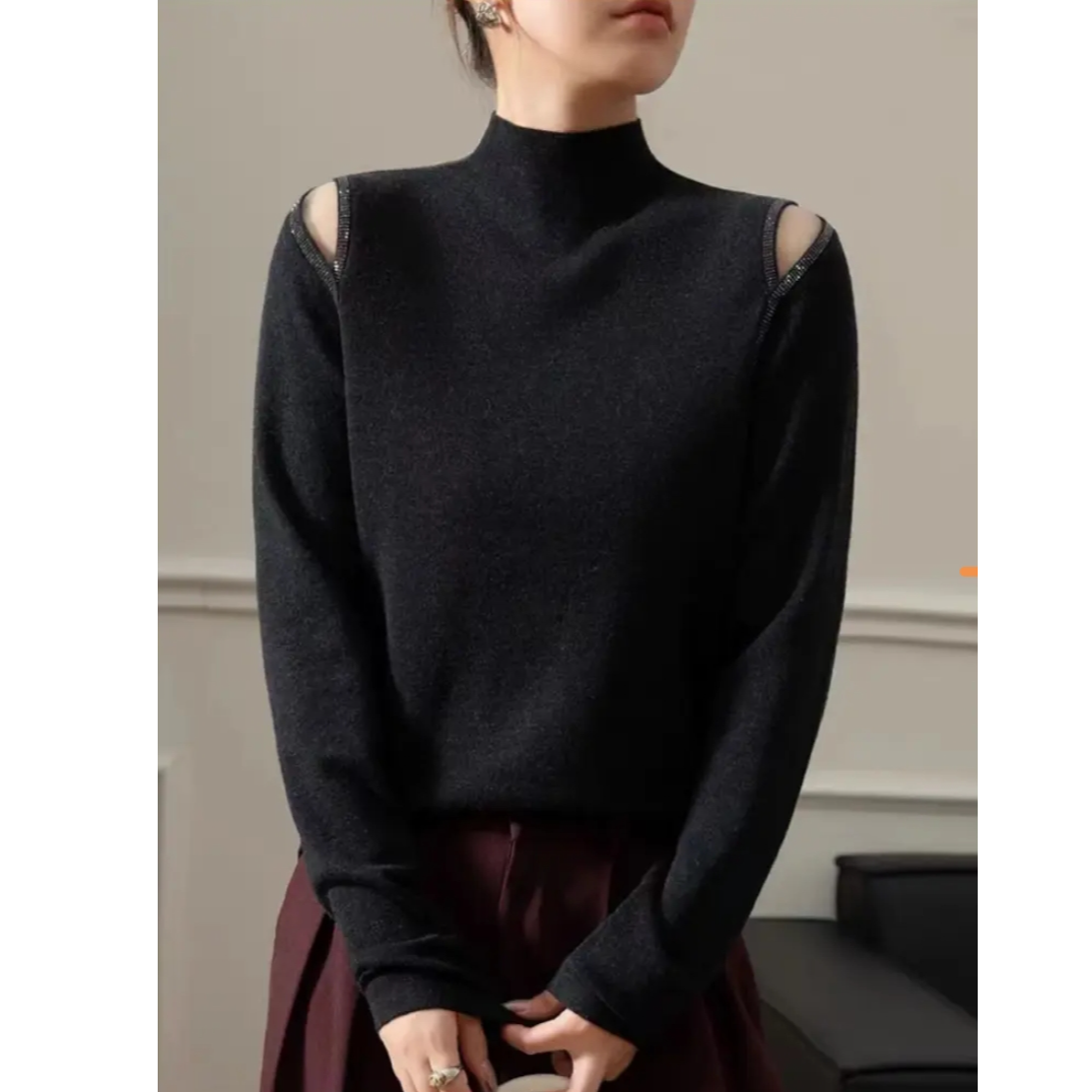 9238烫钻小镂空气质女神毛衣（衣长58左右 ）