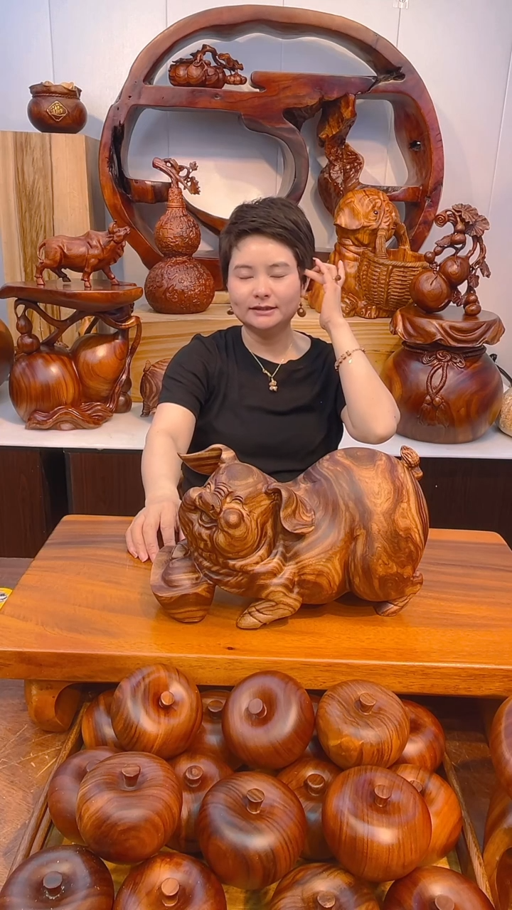 木香樟实木福猪摆件