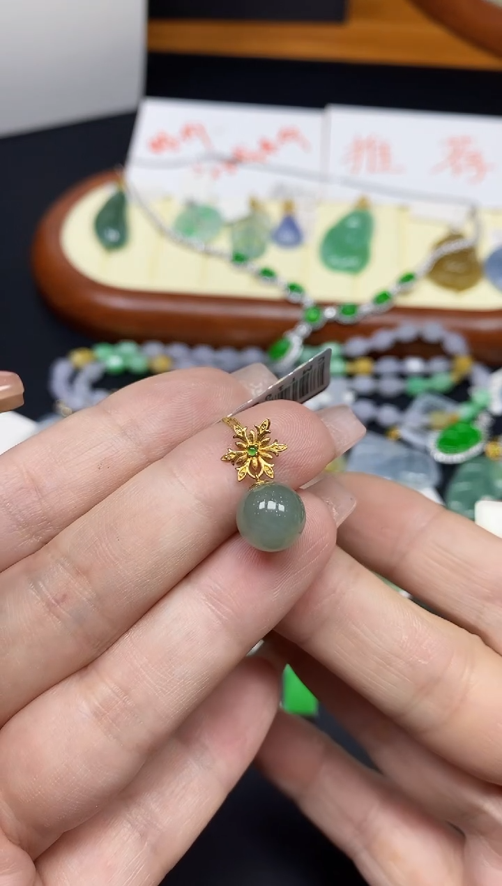 吊坠(不含链)18K金镶嵌翡翠单珠18K金扣镶嵌@@CMT
