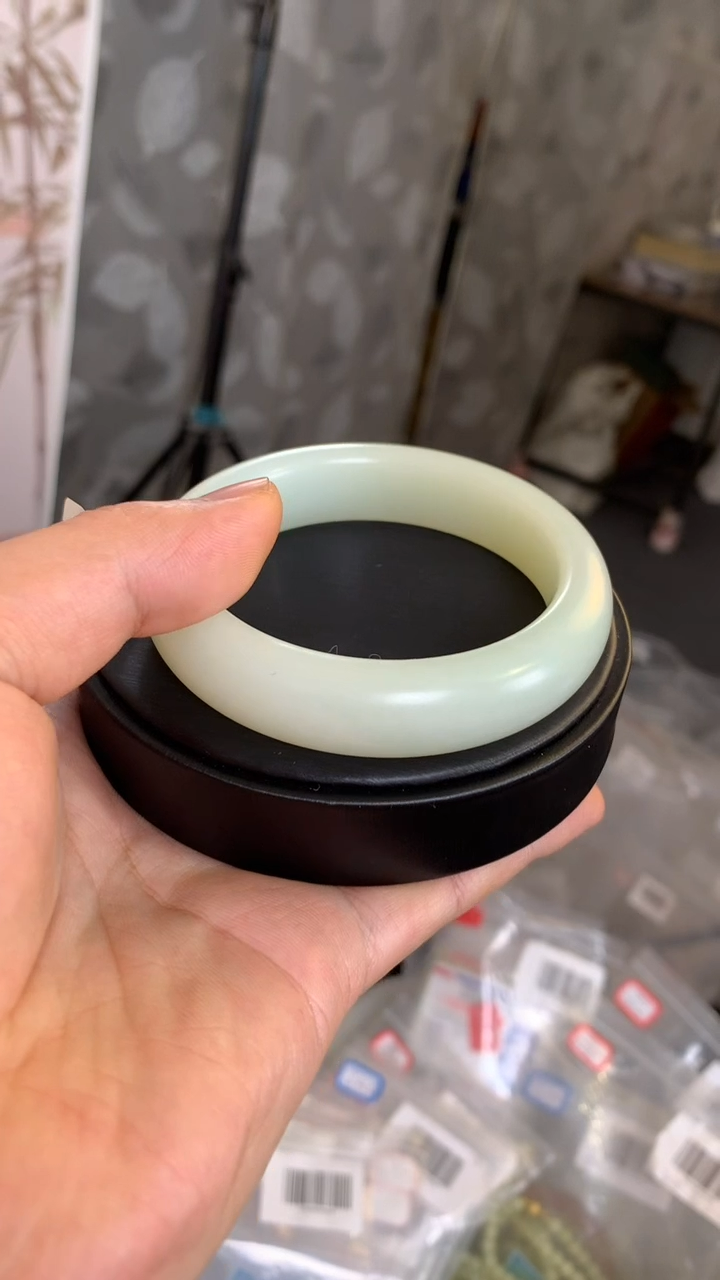未镶嵌和田玉把件新疆料高品暖白手镯60