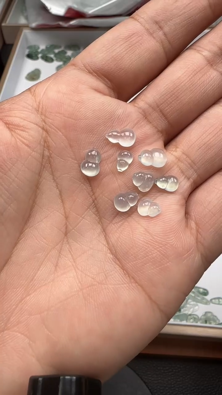 【闪购商品】翡翠颈饰未镶嵌8个葫芦